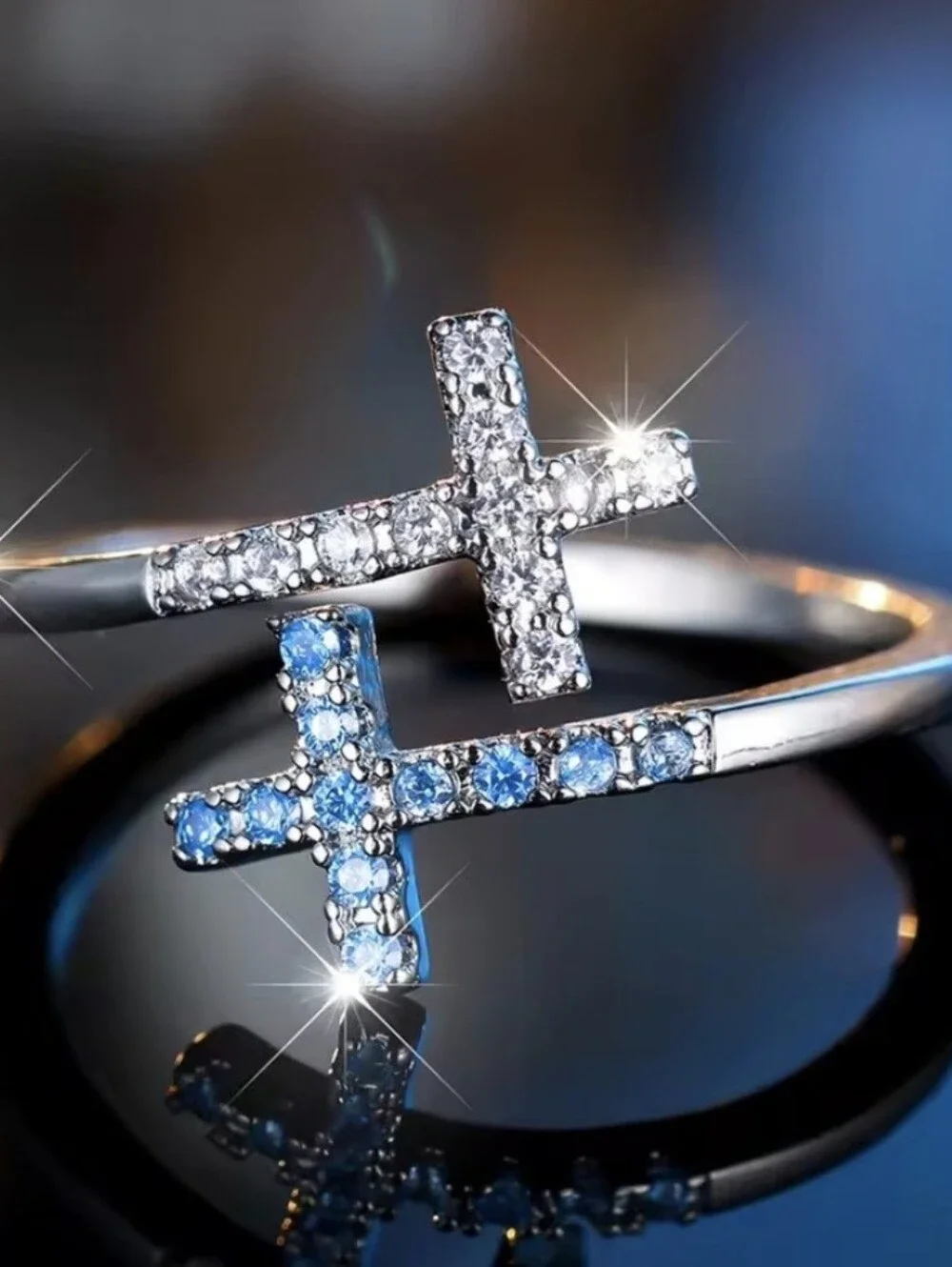💙🩶NEW💙🩶 BEAUTIFUL!! CZ Double Cross Adjustable Ring